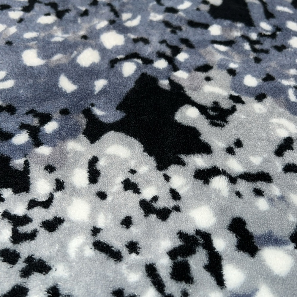 Vera Bradley XL Throw Blanket - Picture 3 of 3